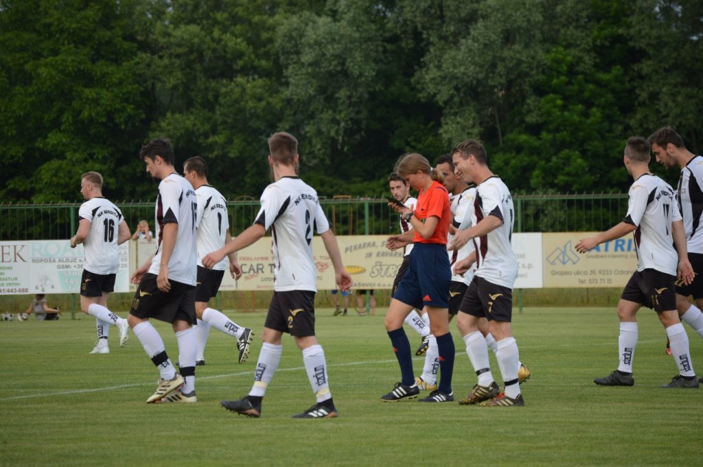 Pogled nazaj in naprej